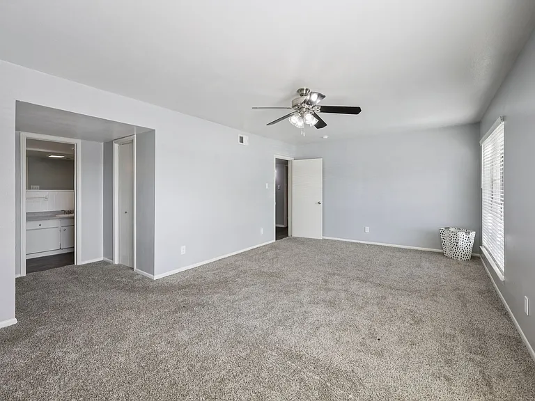 Premier Gardens Apartments — Photo 10