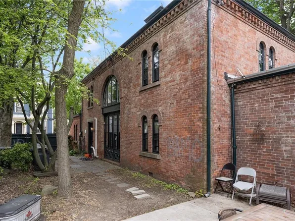 369 Thayer St, Providence, RI 02906