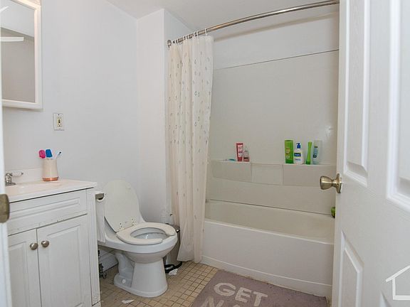4th image of 11 Egmont St #1