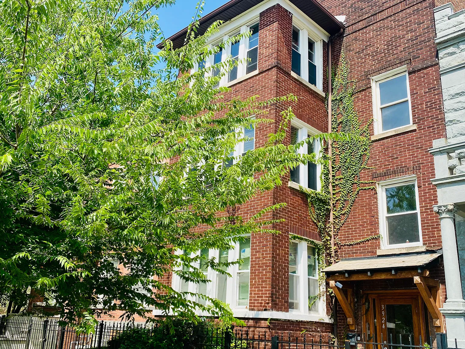 3 bed, $2,100 — Photo 1