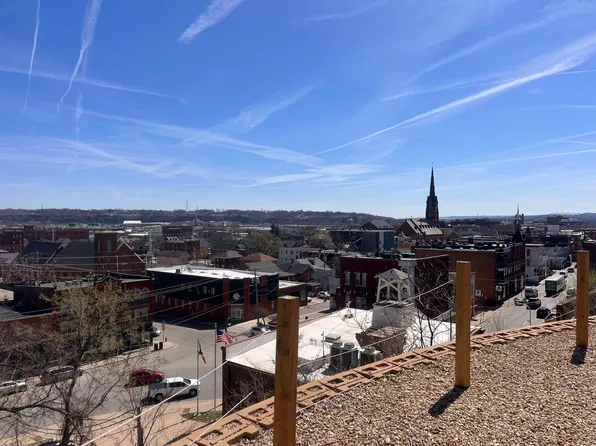 35 Clarke Dr, Dubuque, IA 52001