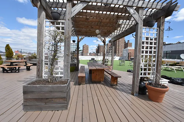 Rented by Clove Realty LLC | media 43