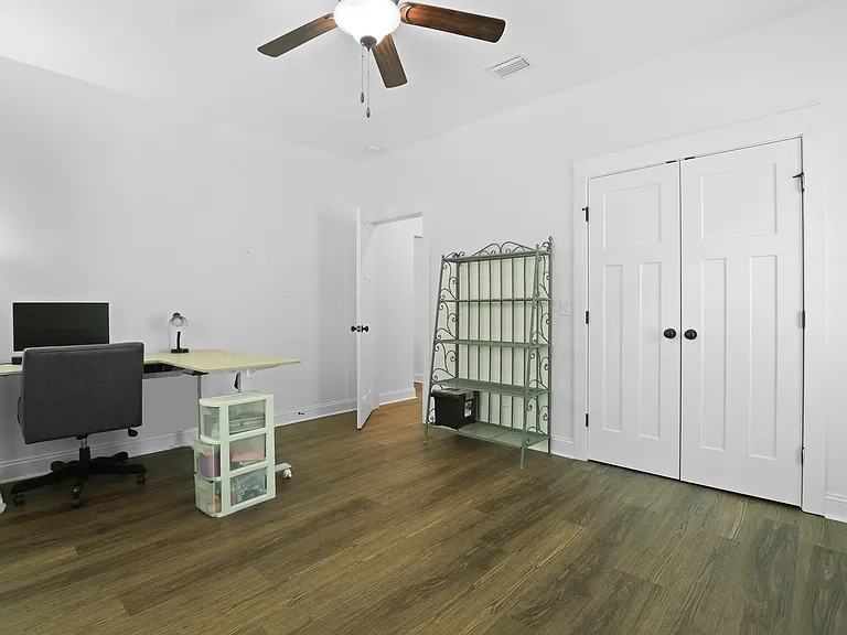 1003 Dolphin Ct NE — Photo 25