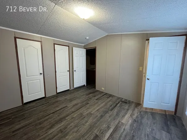 712 E Bever Dr, Towanda, KS 67144
