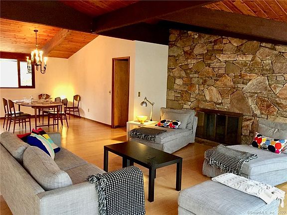 4th image of 161 Barnshed Ln