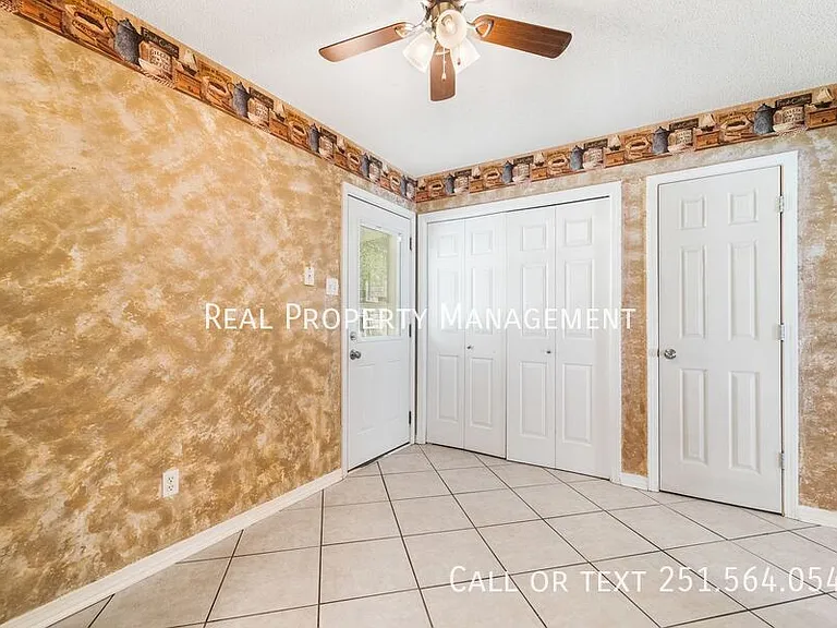 9631 Royal Woods Dr N — Photo 4