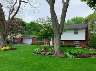 542 Clark St, Hinckley, IL 60520