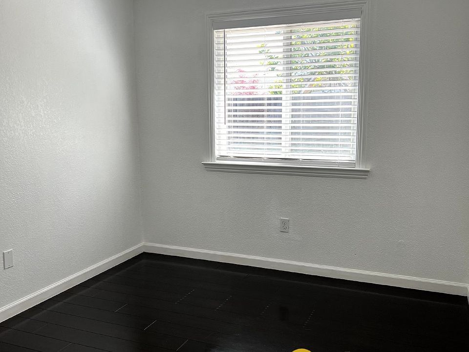 1st image of 57 Mossglen Cir