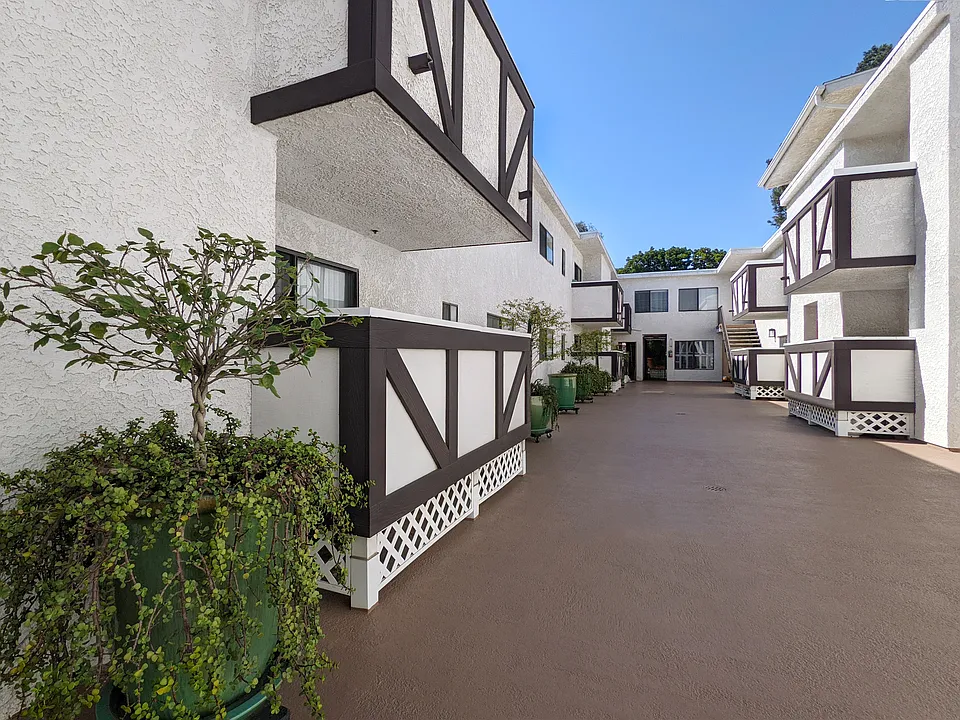 Chelsea Manor