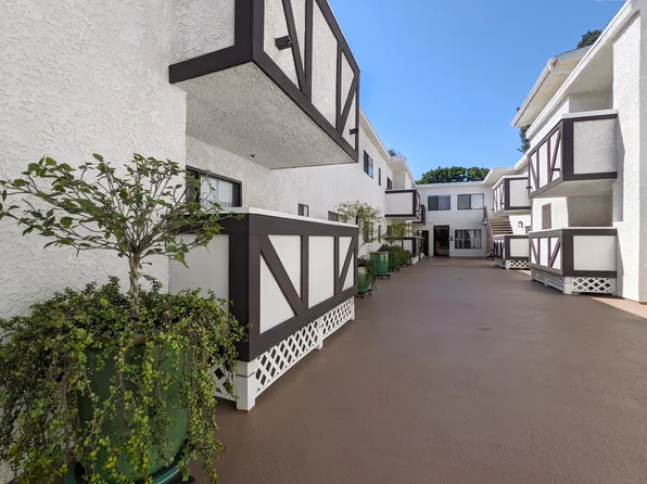 Chelsea Manor, 5929 Whitsett Ave #202, Valley Village, CA 91607