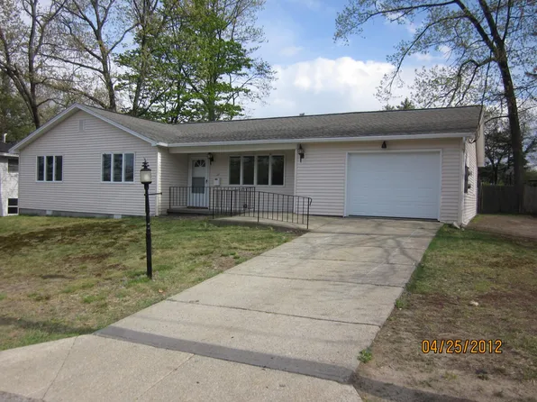 39 Damon Ave, Nashua, NH 03064