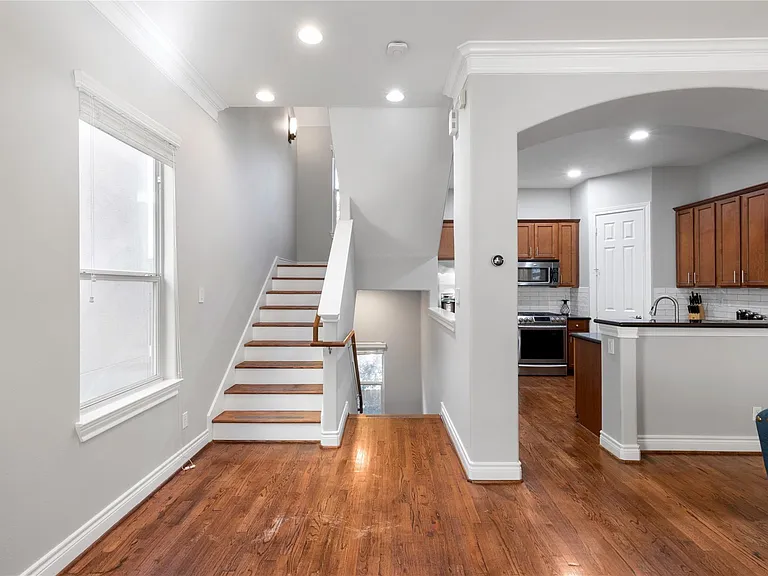 1608 Colorado St — Photo 11