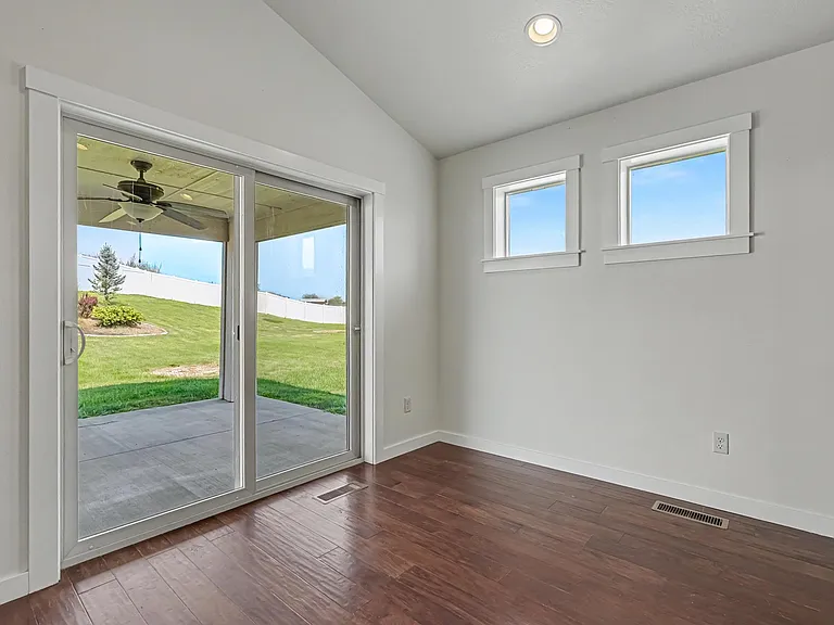 2040 Kelly Dr — Photo 16