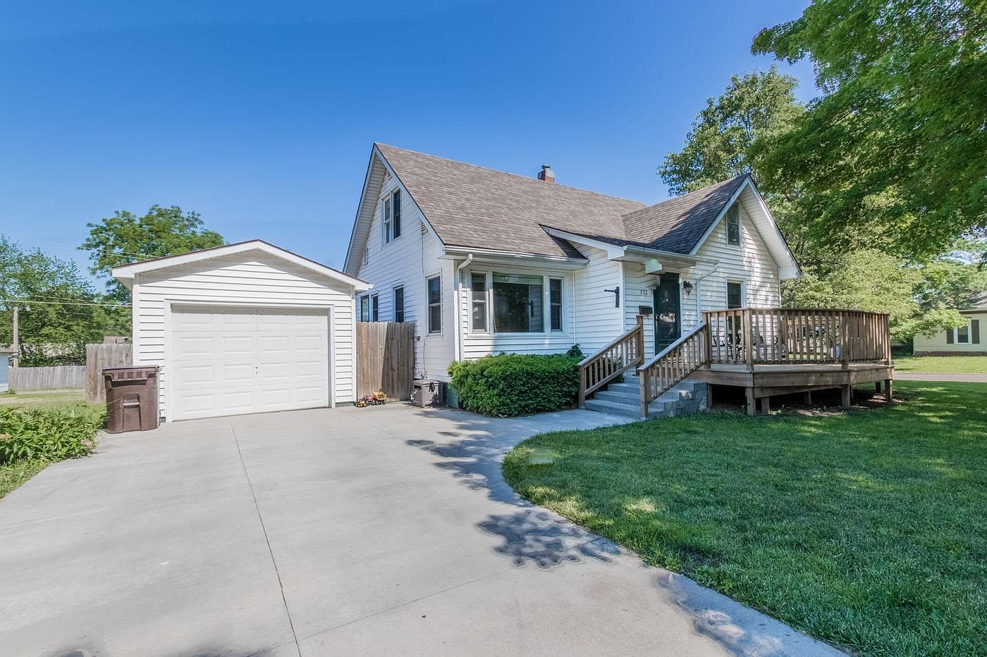 322 S 6th St, Sabetha, KS 66534 Zillow