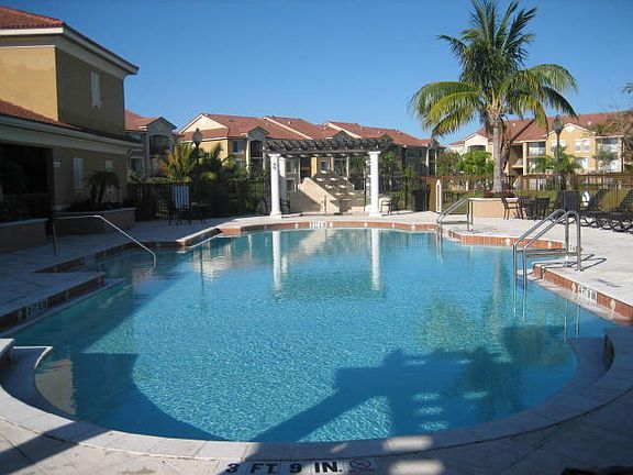 4th image of 302 Villa Cir