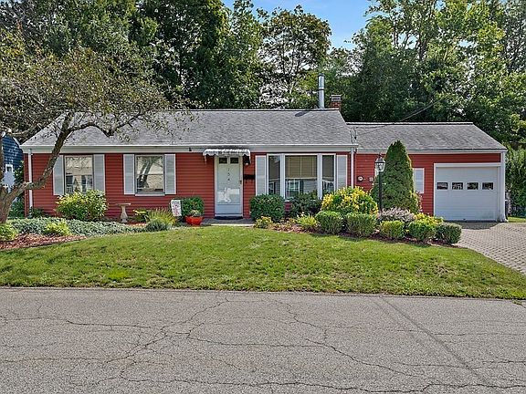 2nd image of 154 Jaffrey St