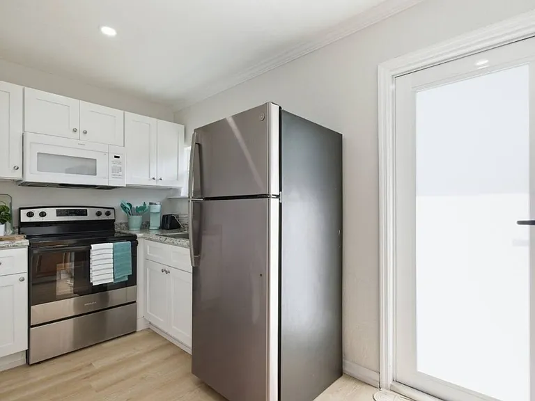 2147 Washington Ave — Photo 8