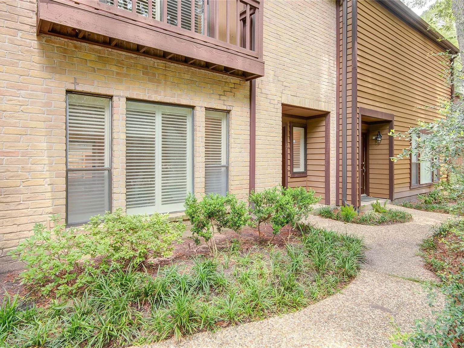 2 bed, 2.5 bath, 1460 sqft, $2,100 — Photo 2