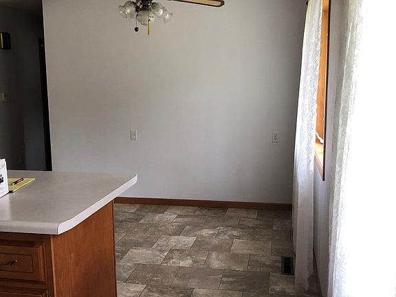 3rd image of 250 Grant St