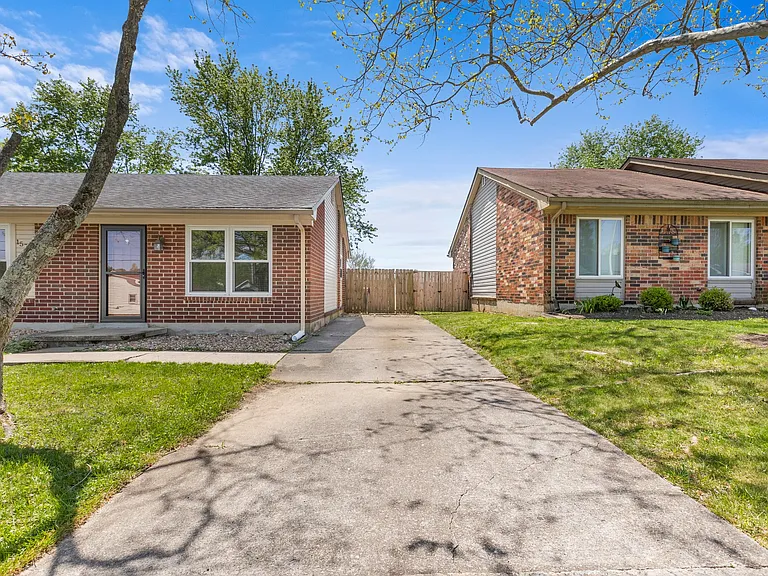 1576 Springfield Dr — Photo 4