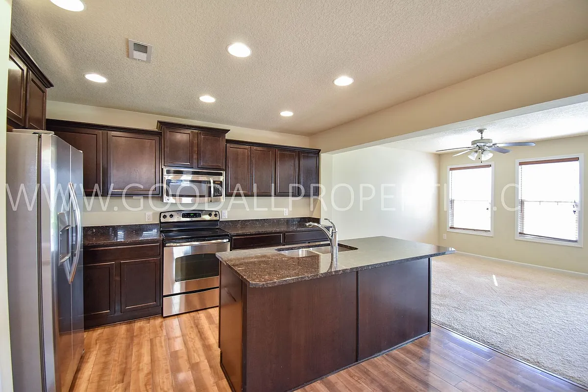 Building Photo - 9135 Coneflower Dr #108