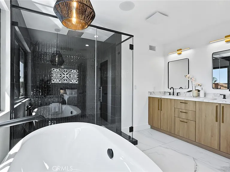 3889 Humboldt Dr — Photo 34