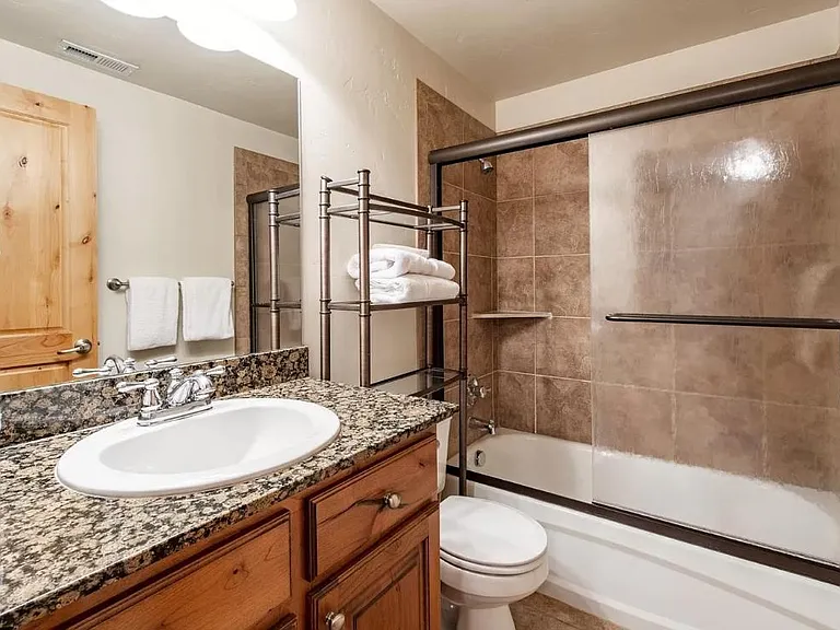 5640 Kodiak Way — Photo 29