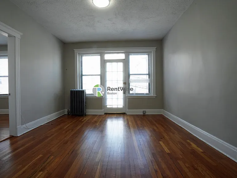 9 Carol Ave #3 — Photo 4