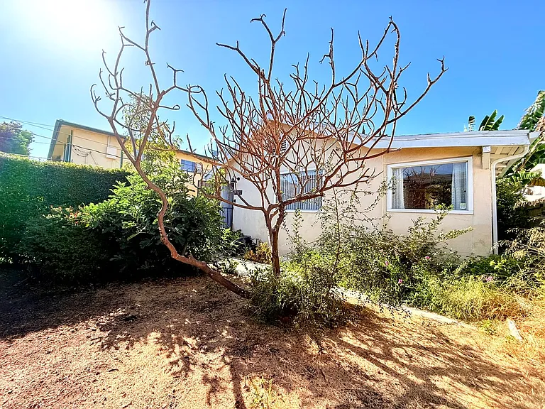 4447 Lockwood Ave — Photo 40