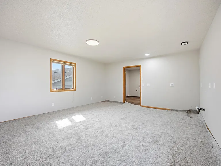 609 Lily Ln — Photo 12