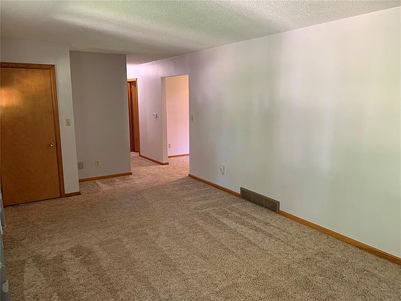 4th image of 803 Southhaven Dr