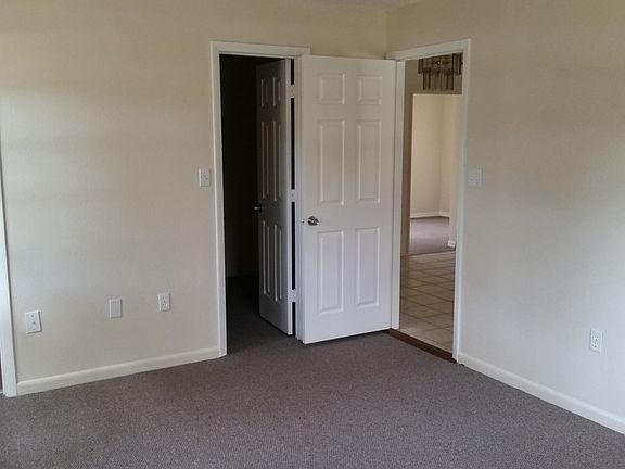 3rd image of 431 Pershing Ave