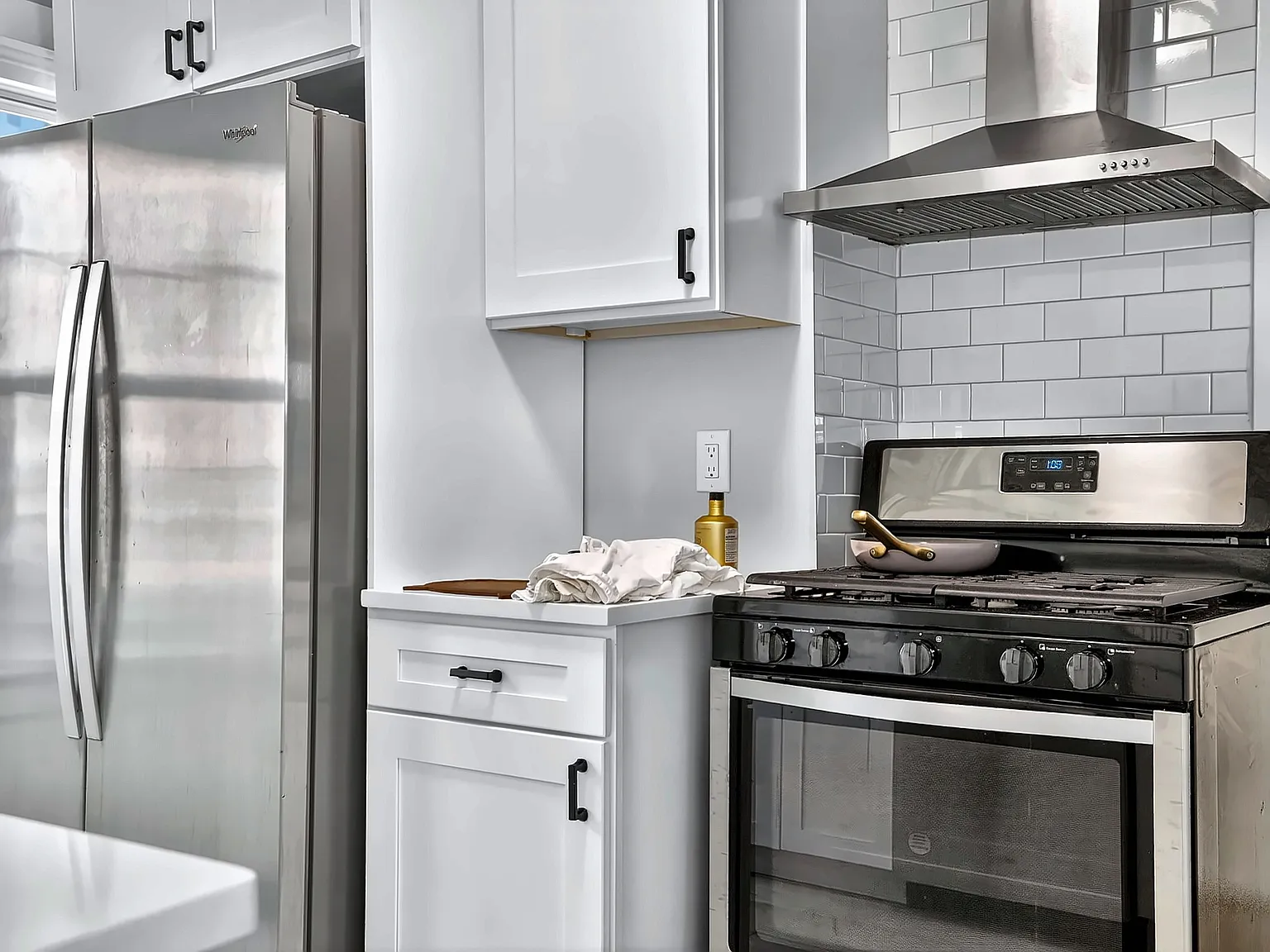 3 bed, $3,900 — Photo 2