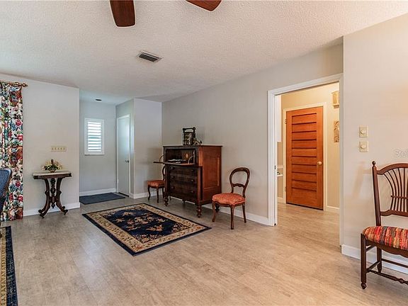 5th image of 1124 35th Ave NE