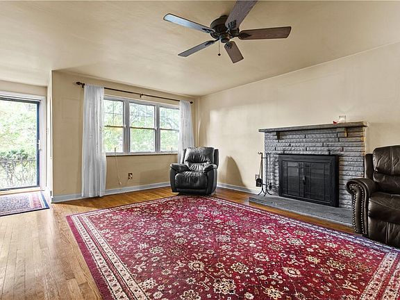 2nd image of 2855 Orlando Pl