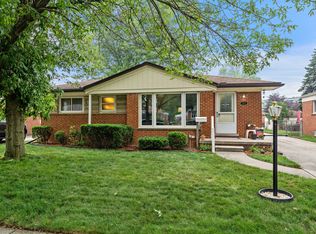 1804 E Longmeadow Rd, Trenton, MI 48183