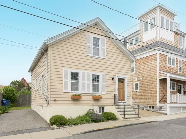 40 Holland St, Newport, RI 02840
