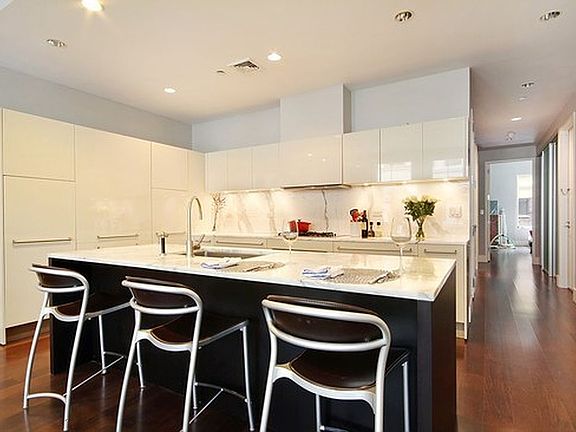 3rd image of 51 Walker St APT 6A