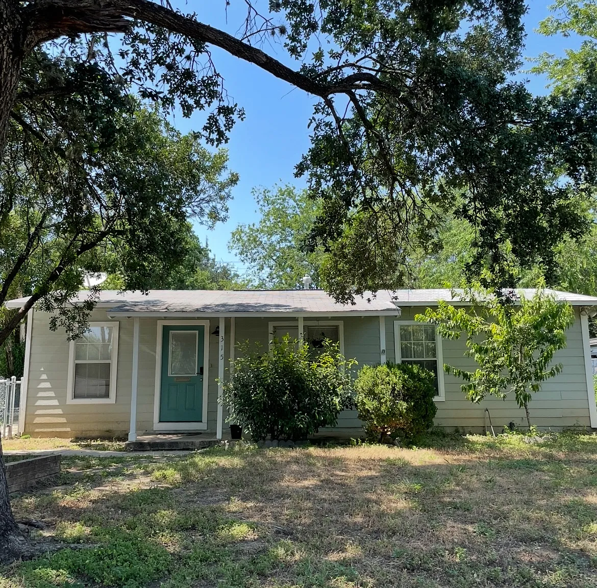 3 bed, 1200 sqft, $2,268 — Photo 1
