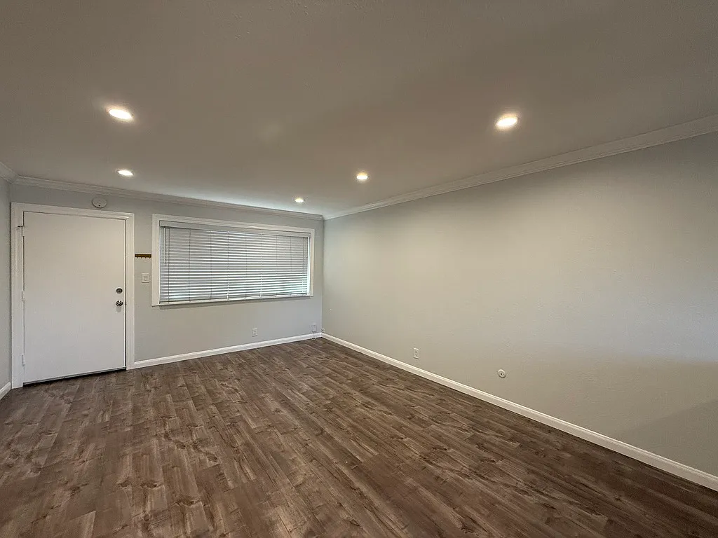 2 bed, 875 sqft, $2,595 — Photo 4