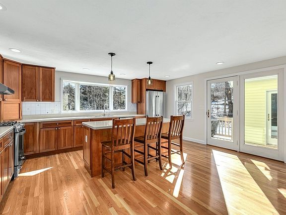 4th image of 13 Cherlyn Dr