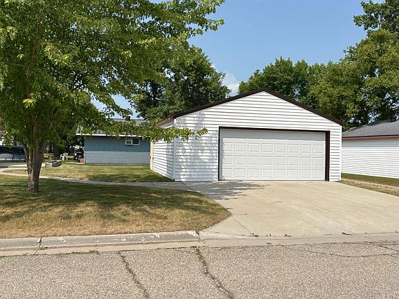 4th image of 622 Saint Paul Ave S