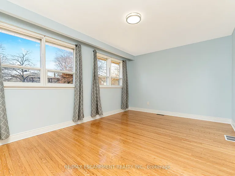 113 Poynter Dr — Photo 16