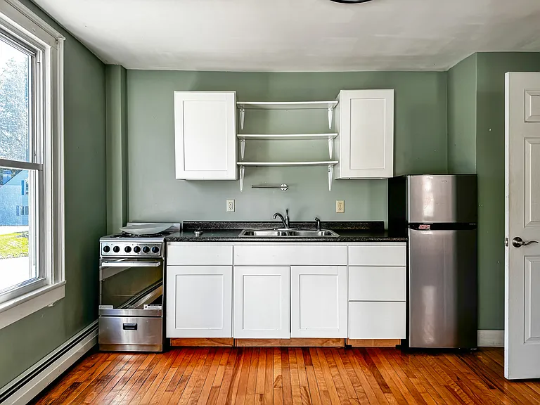 1372 Main St #1 — Photo 5