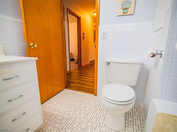5th image of 107 Morningside Cir