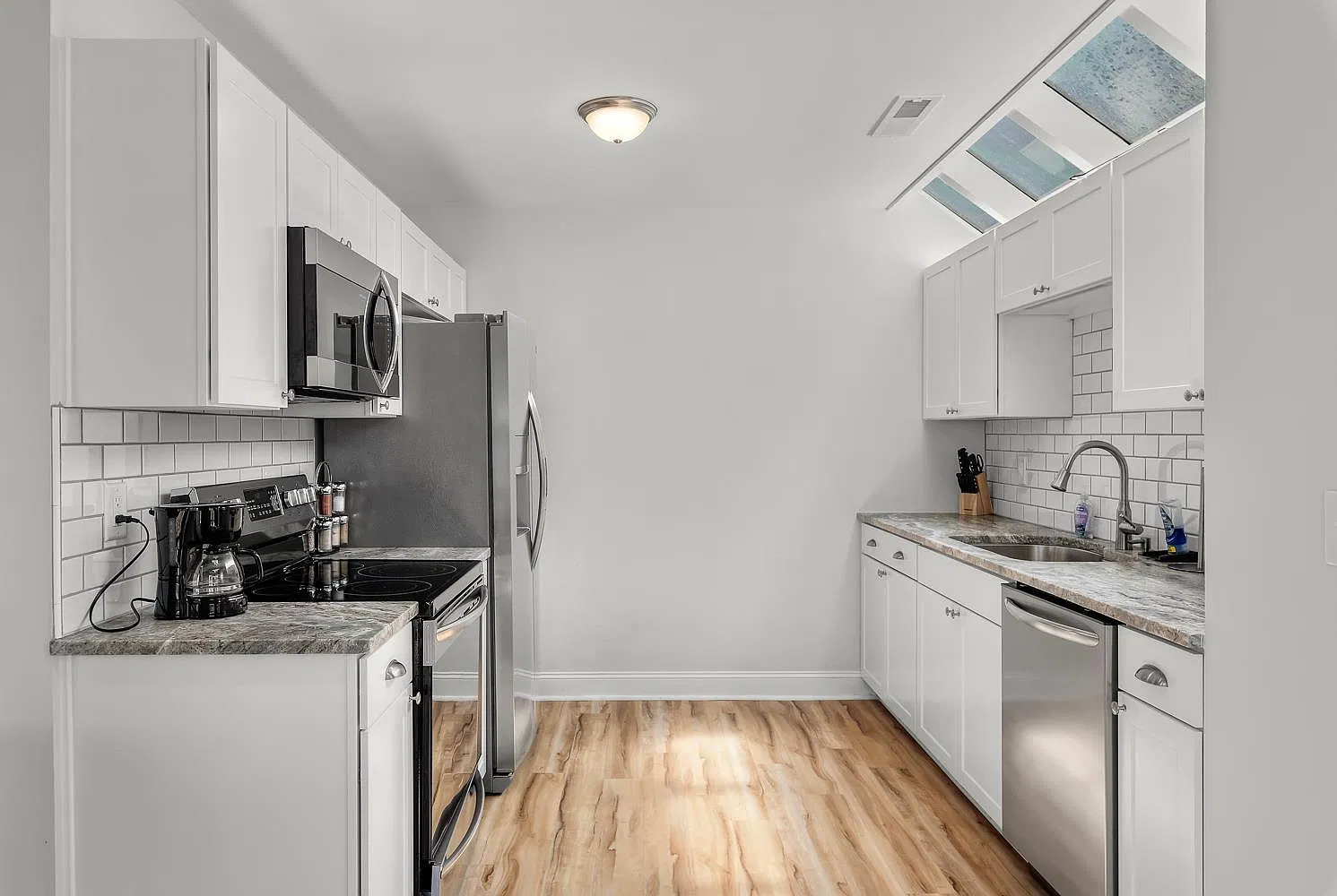 3 bed, 1219 sqft, $4,000 — Photo 2
