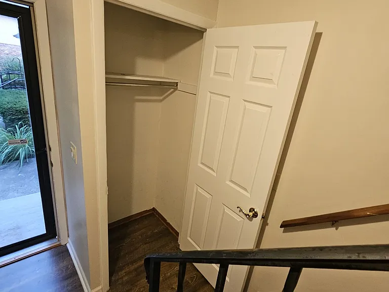 89 Stornoway Dr W — Photo 14