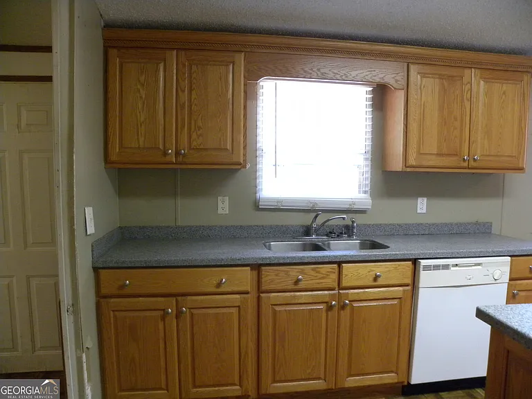 2627 Cole Rd — Photo 4