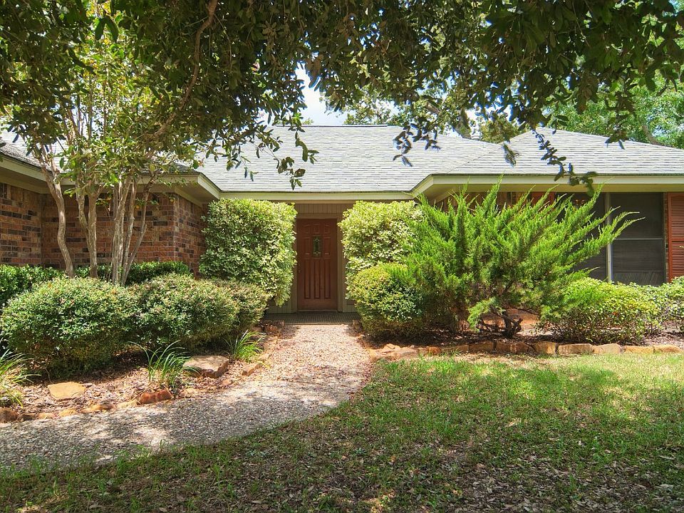 1st image of 2703 Red Hill Dr