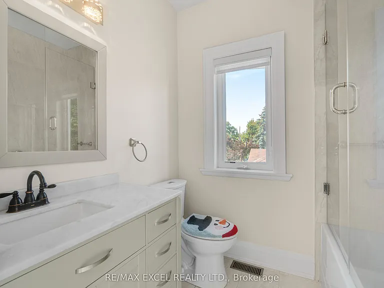 49 Kenton Dr — Photo 35